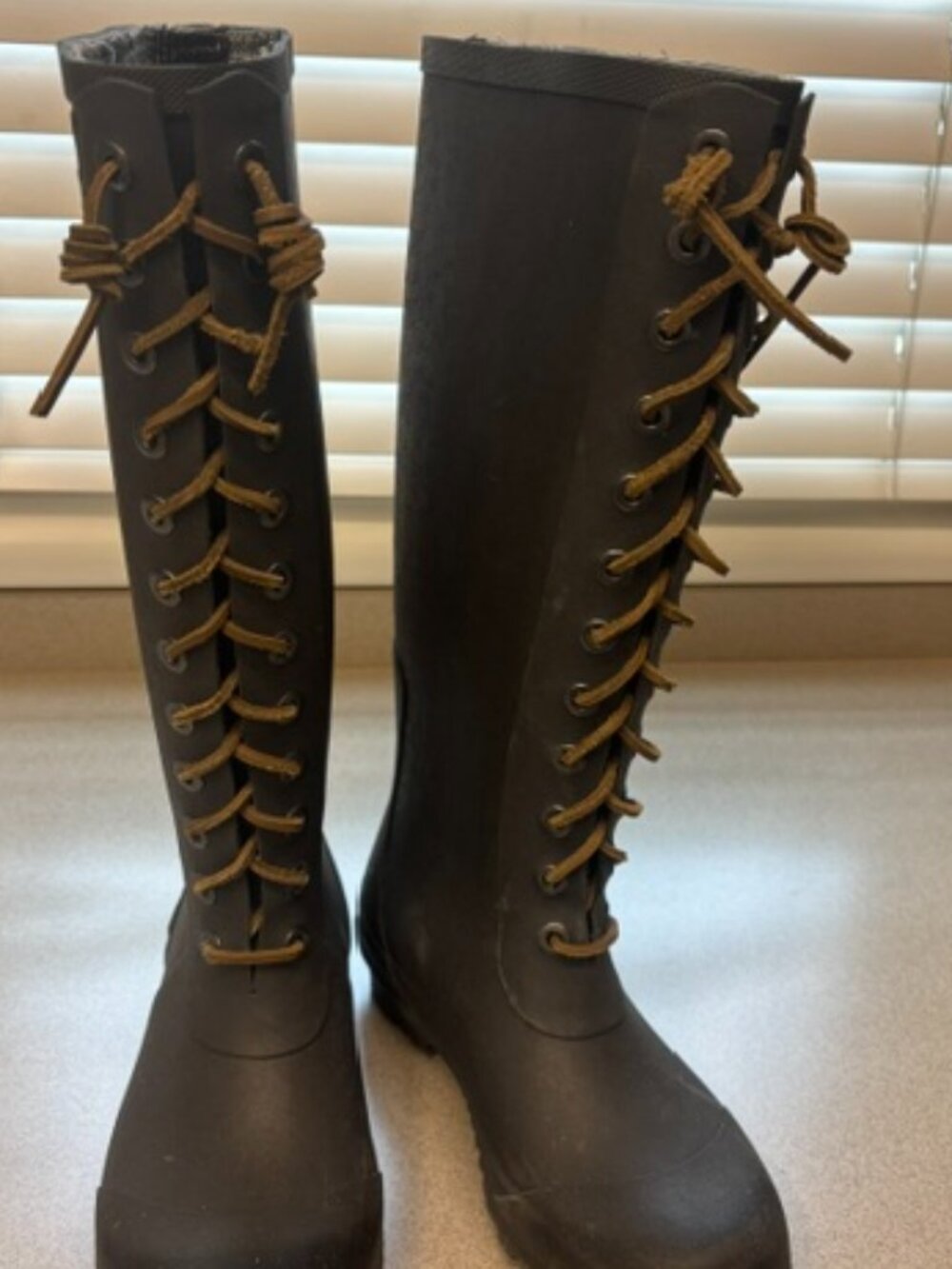 SeaVees Boots Size 6